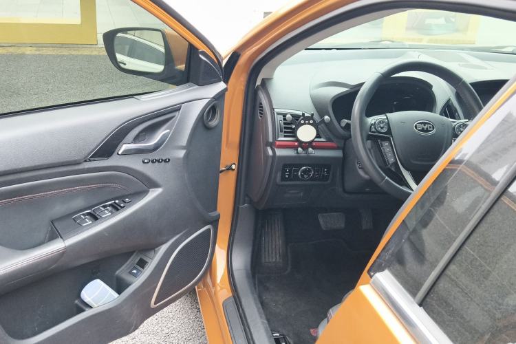 Used BYD Qin New Energy 2014 1.5T Flagship Model Driver Seat