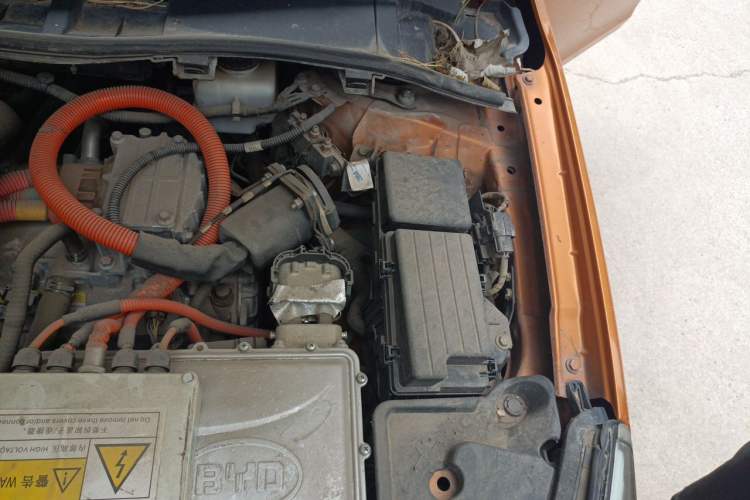 Used BYD Qin New Energy 2014 1.5T Flagship Model Engine Bay Left