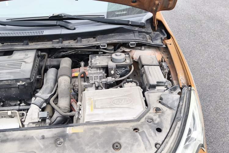 Used BYD Qin New Energy 2014 1.5T Flagship Model Engine Bay Left