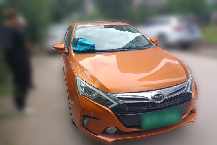 Used BYD Qin New Energy 2014 1.5T Flagship Model Front Right 45 Deg