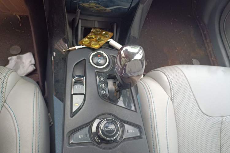 Used BYD Qin New Energy 2014 1.5T Flagship Model Gear Lever