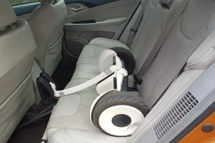 Used BYD Qin New Energy 2014 1.5T Flagship Model Left Rear Seat