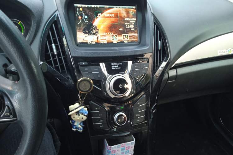 Used BYD Qin New Energy 2015 1.5T Dual-Crown Flagship Plus Edition Audio And AC Panel