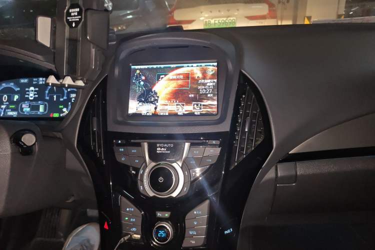 Used BYD Qin New Energy 2015 1.5T Dual-Crown Flagship Plus Edition Audio And AC Panel