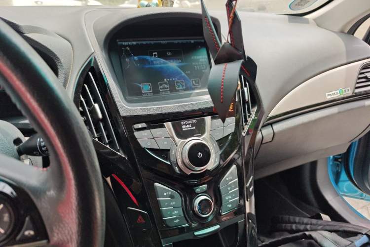 Used BYD Qin New Energy 2015 1.5T Dual-Crown Flagship Plus Edition Audio And AC Panel
