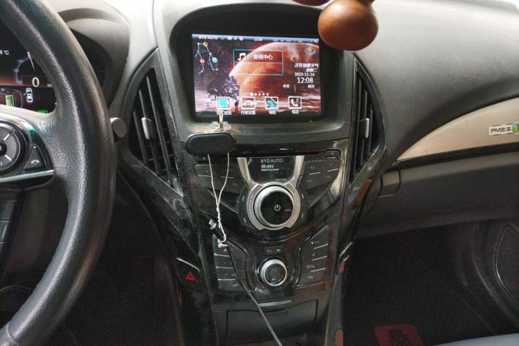Used BYD Qin New Energy 2015 1.5T Dual-Crown Flagship Plus Edition Audio And AC Panel