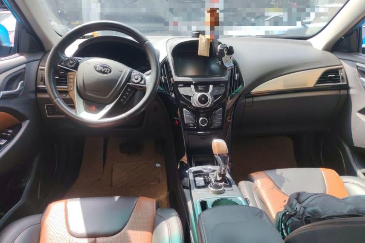 Used BYD Qin New Energy 2015 1.5T Dual-Crown Flagship Plus Edition Center Console