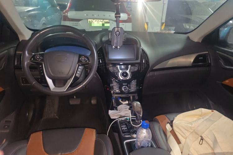Used BYD Qin New Energy 2015 1.5T Dual-Crown Flagship Plus Edition Center Console