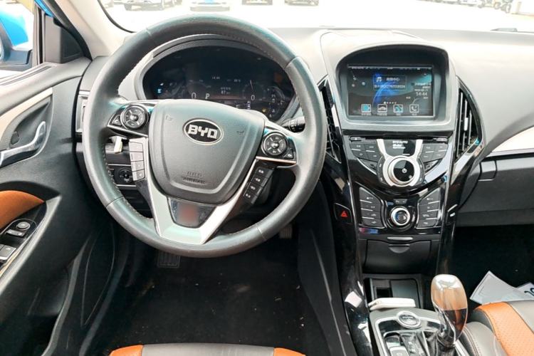 Used BYD Qin New Energy 2015 1.5T Dual-Crown Flagship Plus Edition Center Console