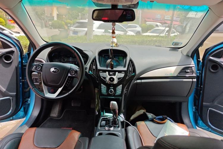 Used BYD Qin New Energy 2015 1.5T Dual-Crown Flagship Plus Edition Center Console