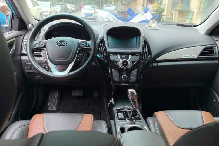 Used BYD Qin New Energy 2015 1.5T Dual-Crown Flagship Plus Edition Center Console