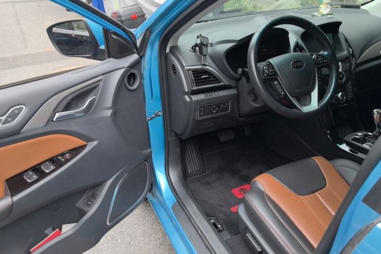 Used BYD Qin New Energy 2015 1.5T Dual-Crown Flagship Plus Edition Driver Seat