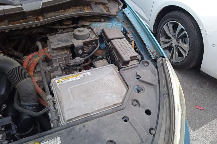 Used BYD Qin New Energy 2015 1.5T Dual-Crown Flagship Plus Edition Engine Bay Left