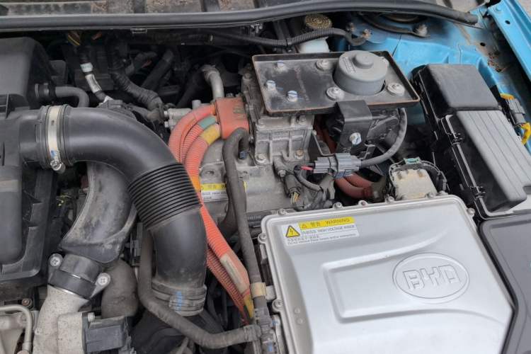 Used BYD Qin New Energy 2015 1.5T Dual-Crown Flagship Plus Edition Engine Bay Left