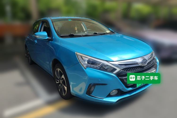 Used BYD Qin New Energy 2015 1.5T Dual-Crown Flagship Plus Edition Front Right 45 Deg
