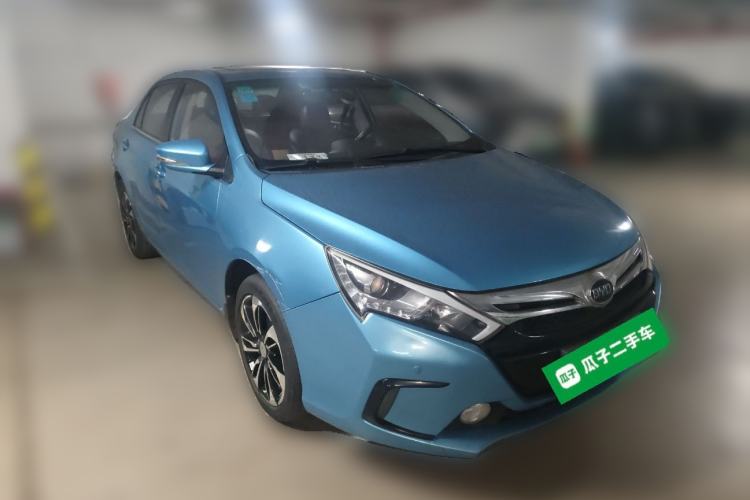 Used BYD Qin New Energy 2015 1.5T Dual-Crown Flagship Plus Edition Front Right 45 Deg