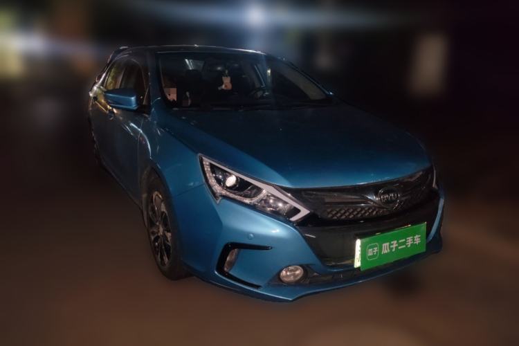 Used BYD Qin New Energy 2015 1.5T Dual-Crown Flagship Plus Edition Front Right 45 Deg