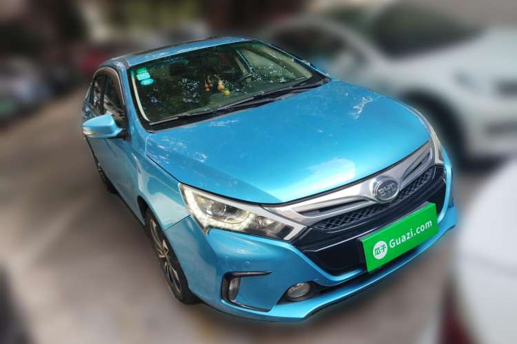 Used BYD Qin New Energy 2015 1.5T Dual-Crown Flagship Plus Edition Front Right 45 Deg