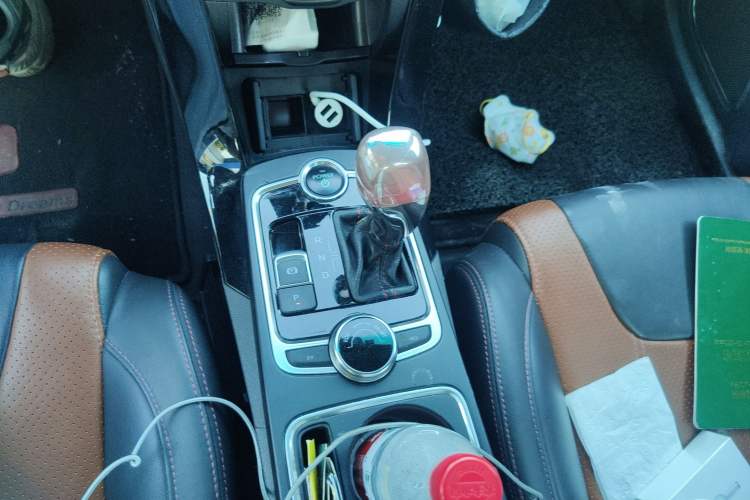 Used BYD Qin New Energy 2015 1.5T Dual-Crown Flagship Plus Edition Gear Lever
