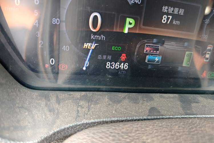 Used BYD Qin New Energy 2015 1.5T Dual-Crown Flagship Plus Edition Odometer Close Up
