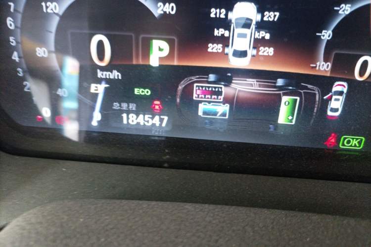 Used BYD Qin New Energy 2015 1.5T Dual-Crown Flagship Plus Edition Odometer Close Up