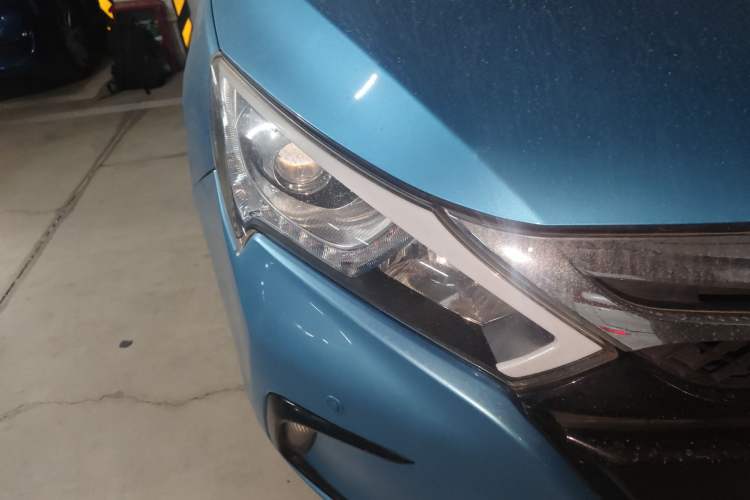 Used BYD Qin New Energy 2015 1.5T Dual-Crown Flagship Plus Edition Right Front Headlight