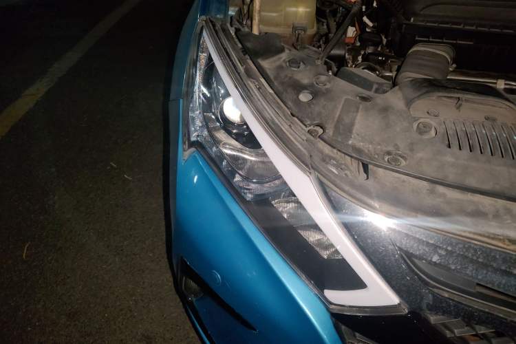 Used BYD Qin New Energy 2015 1.5T Dual-Crown Flagship Plus Edition Right Front Headlight