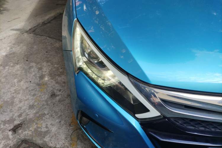 Used BYD Qin New Energy 2015 1.5T Dual-Crown Flagship Plus Edition Right Front Headlight