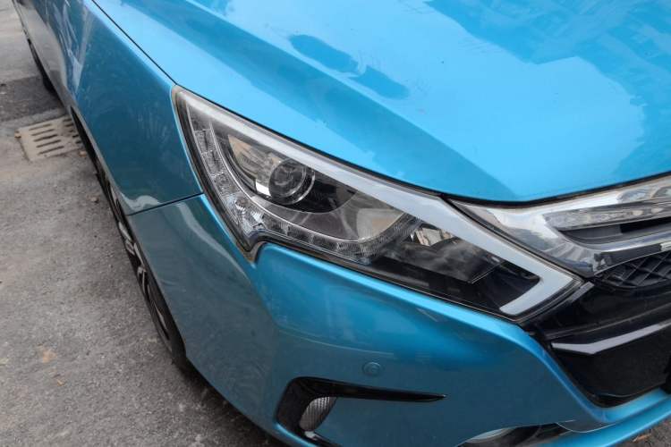 Used BYD Qin New Energy 2015 1.5T Dual-Crown Flagship Plus Edition Right Front Headlight