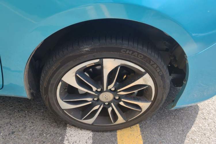 Used BYD Qin New Energy 2015 1.5T Dual-Crown Flagship Plus Edition Right Front Wheel Hub
