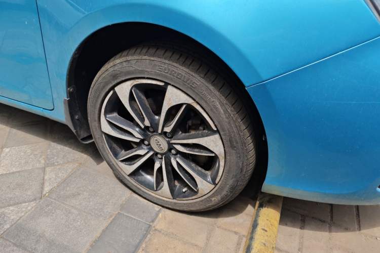 Used BYD Qin New Energy 2015 1.5T Dual-Crown Flagship Plus Edition Right Front Wheel Hub