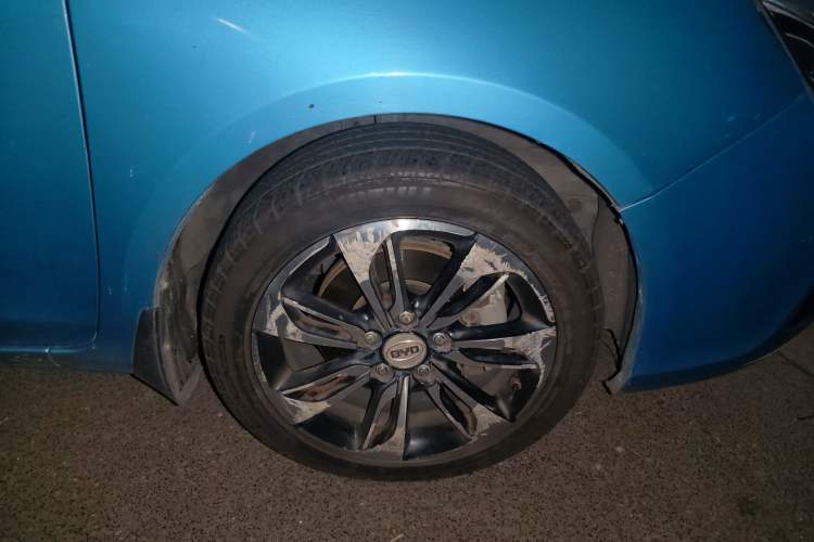 Used BYD Qin New Energy 2015 1.5T Dual-Crown Flagship Plus Edition Right Front Wheel Hub