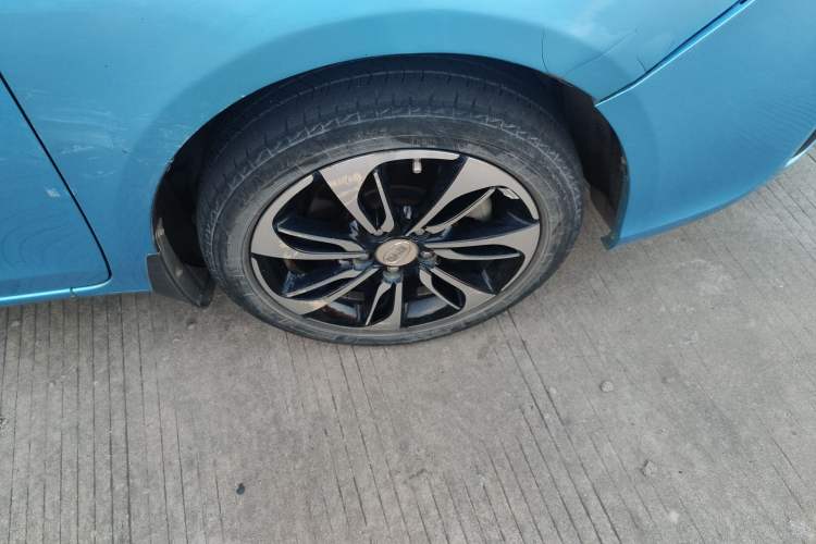 Used BYD Qin New Energy 2015 1.5T Dual-Crown Flagship Plus Edition Right Front Wheel Hub