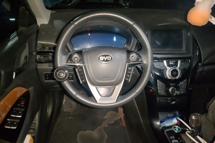 Used BYD Qin New Energy 2015 1.5T Dual-Crown Flagship Plus Edition Steering Wheel