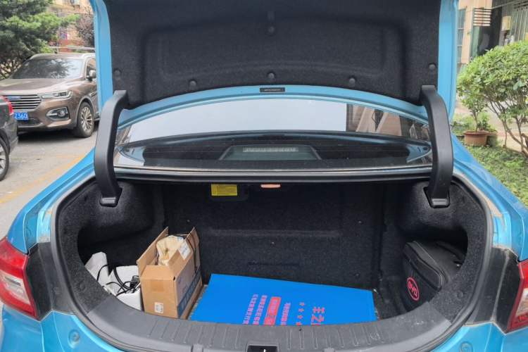 Used BYD Qin New Energy 2015 1.5T Dual-Crown Flagship Plus Edition Trunk