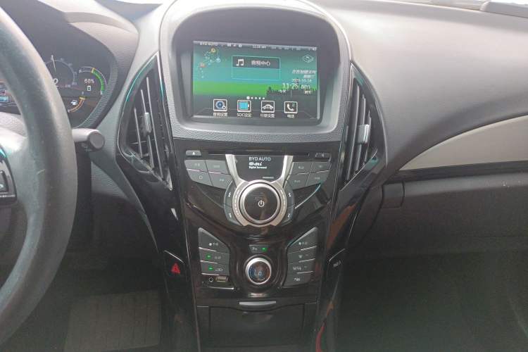 Used BYD Qin New Energy 2015 1.5T Dual-Crown Flagship Plus Edition Audio And AC Panel