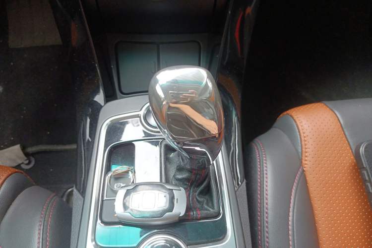 Used BYD Qin New Energy 2015 1.5T Dual-Crown Flagship Plus Edition Gear Lever
