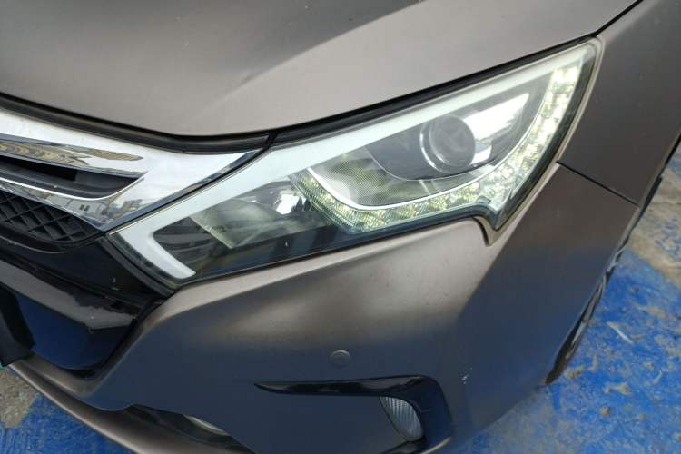 Used BYD Qin New Energy 2015 1.5T Dual-Crown Flagship Plus Edition Left Front Headlight