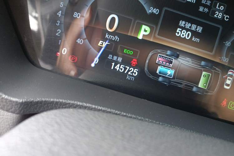 Used BYD Qin New Energy 2015 1.5T Dual-Crown Flagship Plus Edition Odometer Close Up