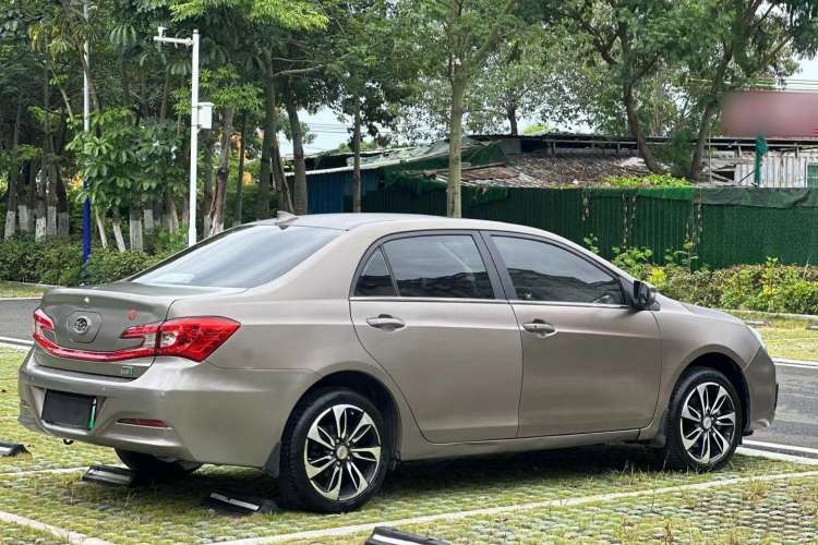 Used BYD Qin New Energy 2015 1.5T Dual-Crown Flagship Plus Edition Rear Right 45 Deg