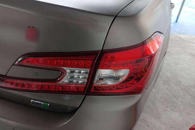 Used BYD Qin New Energy 2015 1.5T Dual-Crown Flagship Plus Edition Right Rear Taillight