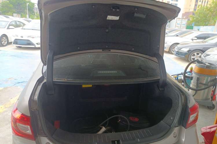 Used BYD Qin New Energy 2015 1.5T Dual-Crown Flagship Plus Edition Trunk