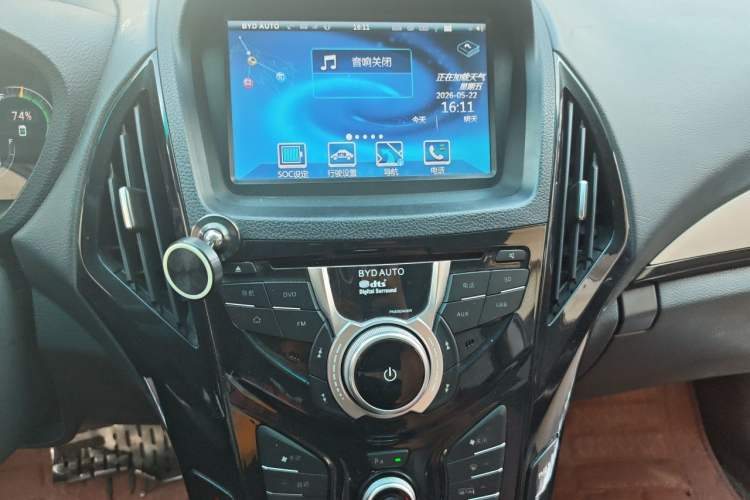 Used BYD Qin New Energy 2015 1.5T Dual-Crown Flagship Edition Audio And AC Panel