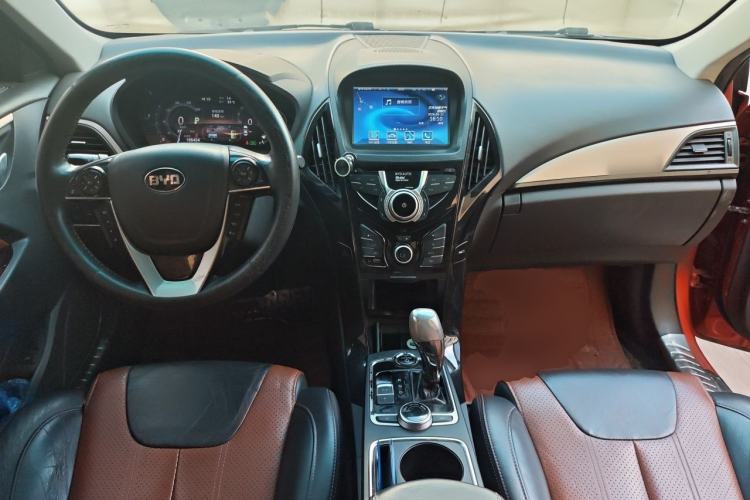 Used BYD Qin New Energy 2015 1.5T Dual-Crown Flagship Edition Center Console