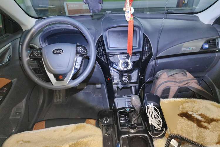 Used BYD Qin New Energy 2015 1.5T Dual-Crown Flagship Plus Edition Center Console