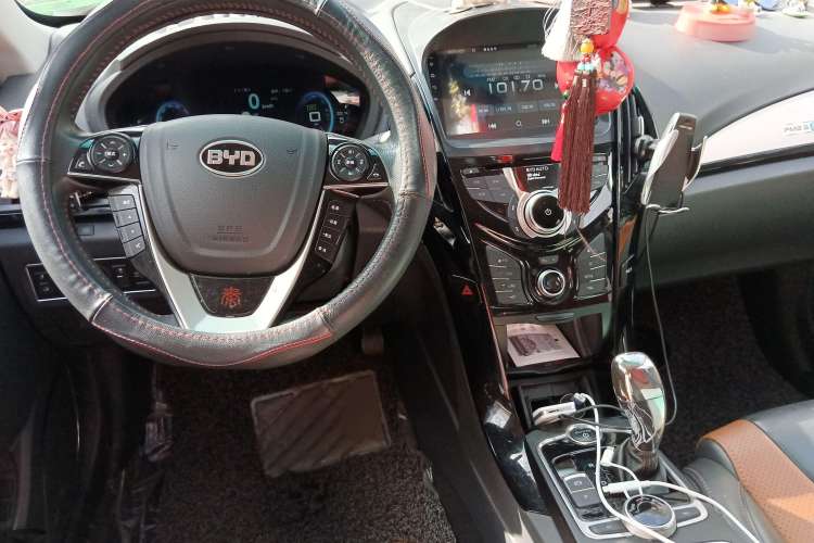 Used BYD Qin New Energy 2015 1.5T Dual-Crown Flagship Plus Edition Center Console