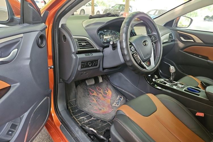 Used BYD Qin New Energy 2015 1.5T Dual-Crown Flagship Edition Driver Seat