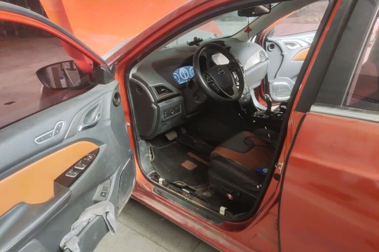 Used BYD Qin New Energy 2015 1.5T Dual-Crown Flagship Plus Edition Driver Seat