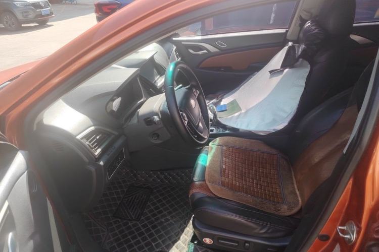 Used BYD Qin New Energy 2015 1.5T Dual-Crown Flagship Plus Edition Driver Seat