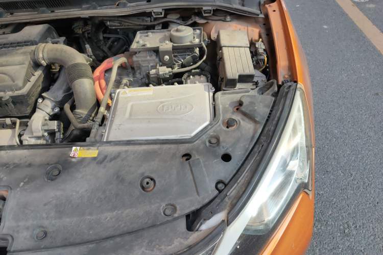 Used BYD Qin New Energy 2015 1.5T Dual-Crown Flagship Edition Engine Bay Left